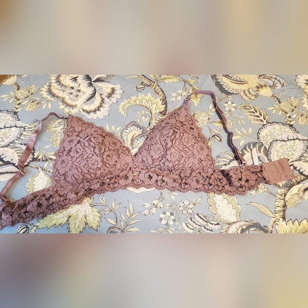 Elegant Lace Bralette in Mauve